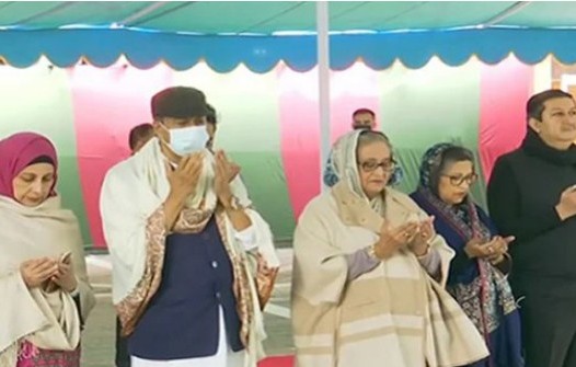 টুঙ্গিপাড়ায় বঙ্গবন্ধুর সমাধিতে প্রধানমন্ত্রীর শ্রদ্ধা