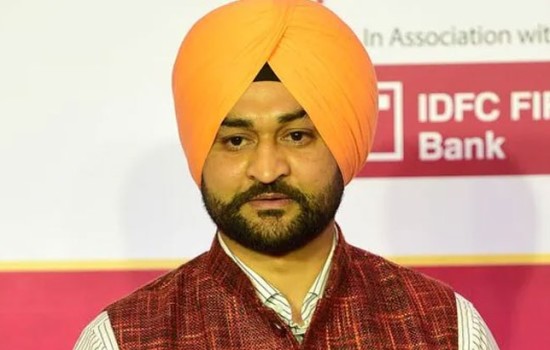 শ্লীলতাহানির অভিযোগে ক্রীড়ামন্ত্রীর পদত্যাগ