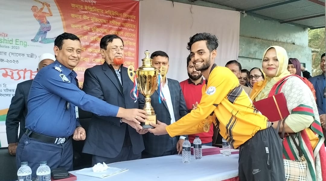 দাউদকান্দিতে সাবেক মন্ত্রী রশিদ ইন্জিনিয়ারের স্মরণে ক্রিকেট টুর্নামেন্ট অনুষ্ঠিত