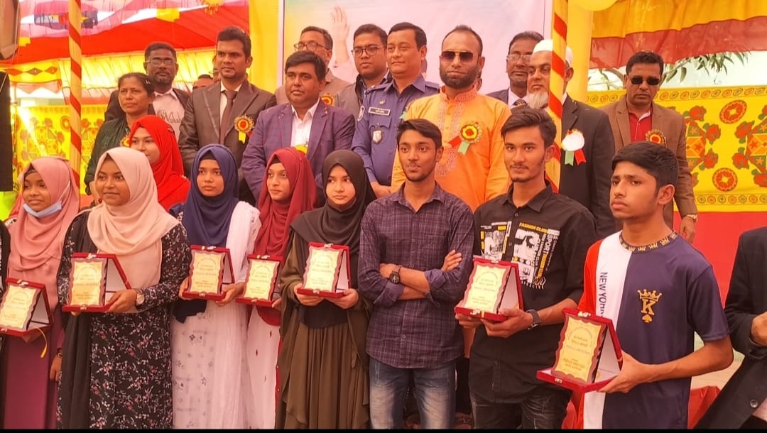 দাউদকান্দির এম.এ জলিল হাইস্কুলের কৃতি শিক্ষার্থীদের সংবর্ধনা।।