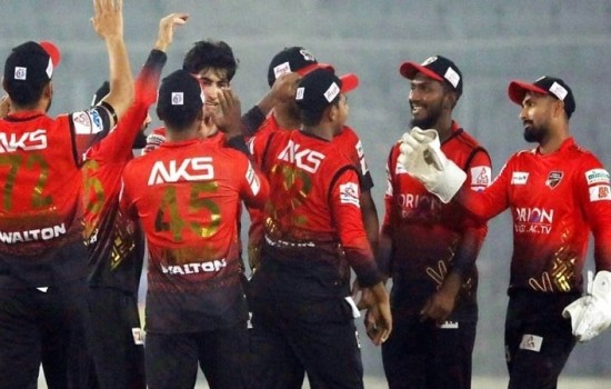 রোমাঞ্চকর ম্যাচে খুলনাকে হারাল কুমিল্লা