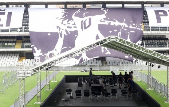 শেষ বারের মতো সান্তোসে যাচ্ছেন পেলে