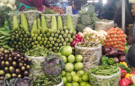 বেড়েছে সবজি ও মাছের দাম, মাংস বিক্রি হচ্ছে আগের দামেই