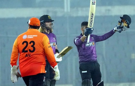 উসমানের সেঞ্চুরিতে বড় লক্ষ্য তাড়া করে জিতল চট্টগ্রাম