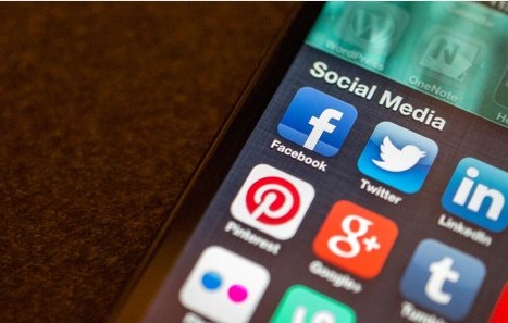 সামাজিক যোগাযোগ মাধ্যমে আসছে বড় পরিবর্তন