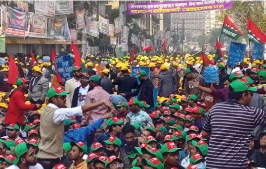 স্লোগানে-স্লোগানে উত্তাল নয়াপল্টন