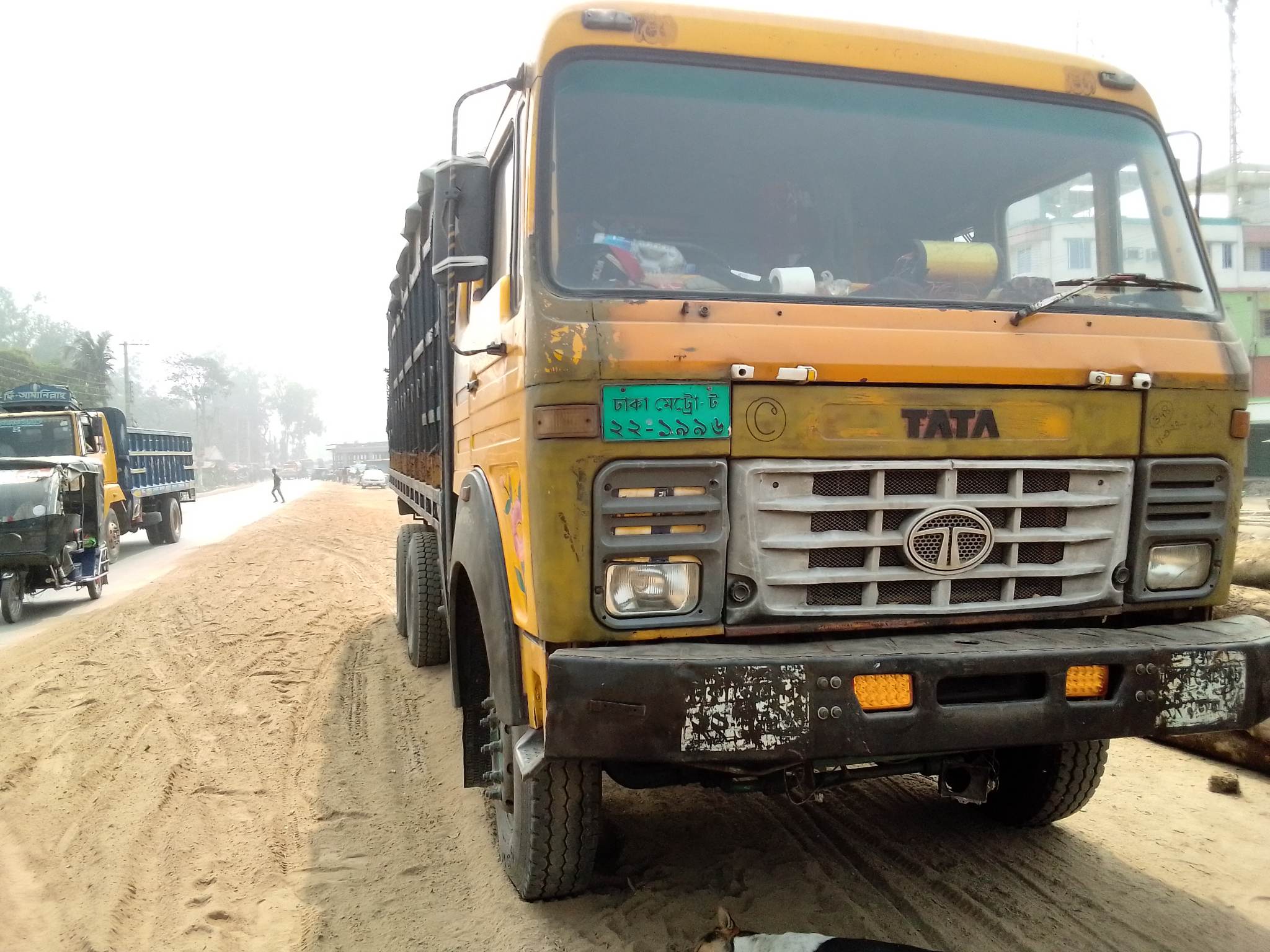 শেরপুর ছোনকায় ট্রাক চাপায় একজনের পা বিচ্ছিন্ন, আহত-০৩