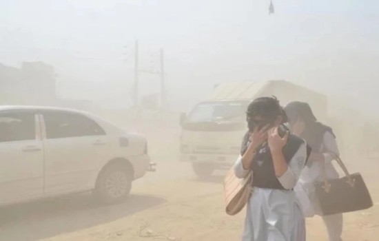 বায়ু দূষণে ফের শীর্ষে ঢাকা