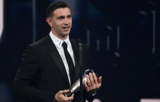 অশ্লীল অঙ্গভঙ্গি নিয়ে যা বললেন মার্টিনেজ