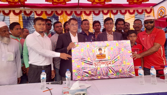 দাউদকান্দিতে অনুষ্ঠিত যারিফ আলী স্মৃতি ক্রিকেট টুর্নামেন্টের ফাইনালে চ্যাম্পিয়ন গাজীপুর