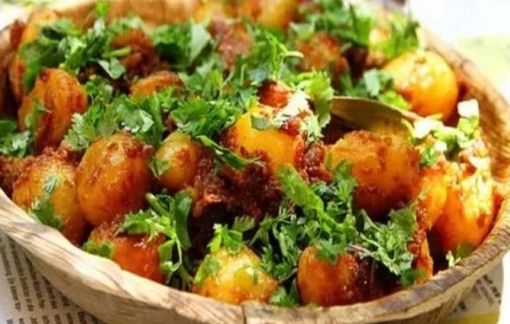 নতুন স্বাদের বাহারি আলুর দম