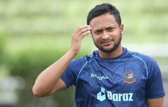 বিপিএলের মাঝেই হঠাৎ ওমরাহ করতে গেলেন সাকিব