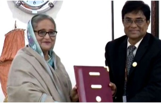 এইচএসসির ফলাফল প্রধানমন্ত্রীর কাছে হস্তান্তর