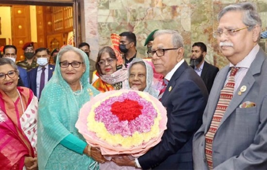 বঙ্গভবনে রাষ্ট্রপতির সঙ্গে নবনির্বাচিত রাষ্ট্রপতি-প্রধানমন্ত্রীর সাক্ষাৎ