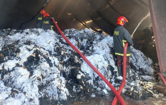 গাজীপুরে কারখানায় আগুন, নিয়ন্ত্রণে কাজ করছে ৬ ইউনিট