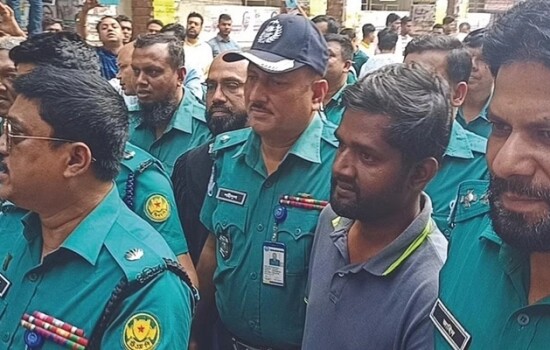 সাংবাদিক শামসুজ্জামানকে কারাগারে পাঠানোর নির্দেশ