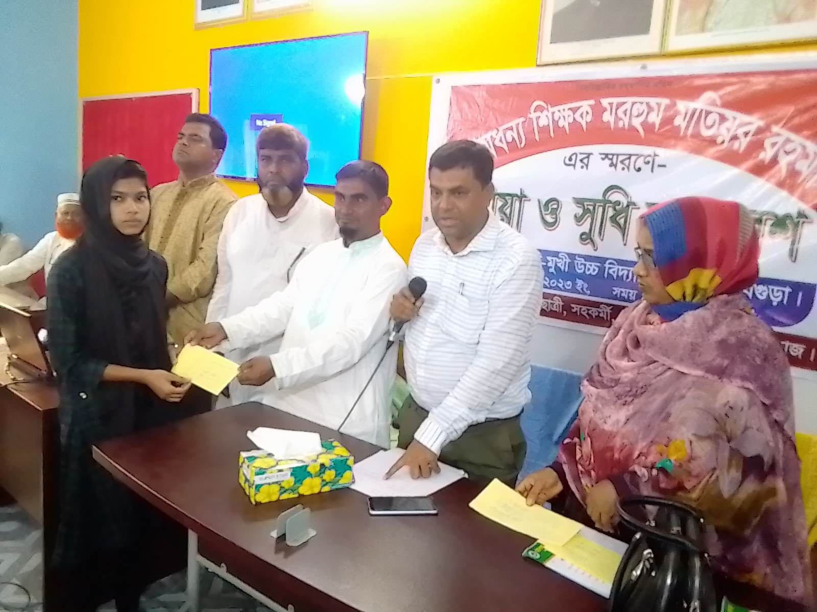 ছোনকা হাইস্কুলের প্রাক্তন শিক্ষক মরহুম মতিয়র রহমানের স্বরণে দোয়া ও সুধী সমাবেশ অনুষ্ঠিত