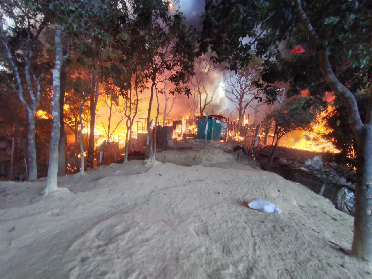 কক্সবাজারে রোহিঙ্গা ক্যাম্পে আগুন