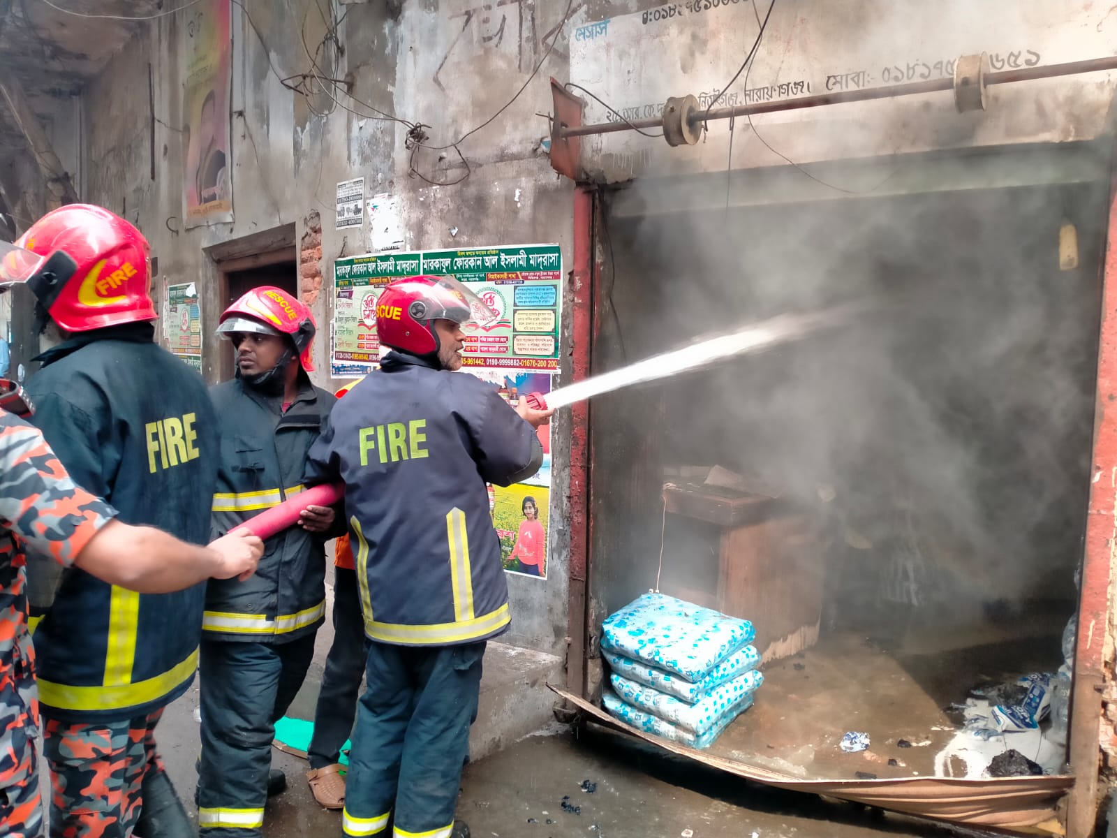 নারায়ণগঞ্জের নিতাইগঞ্জ মোড়ে একটি ২লা ভবনে বিস্ফোরণ