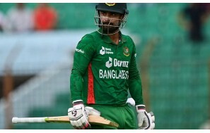 ব্যাটিং ধসে বাংলাদেশ