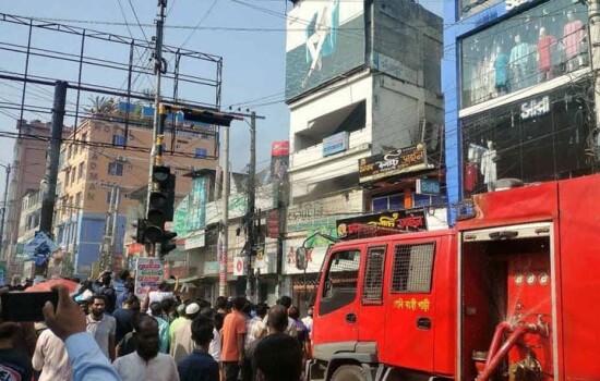 নিয়ন্ত্রণে এসেছে মতিপ্লাজা মার্কেটের আগুন