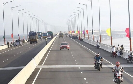 শর্ত মানলে ঈদের পরও পদ্মাসেতুতে মোটরসাইকেল চলবে : সেতু সচিব