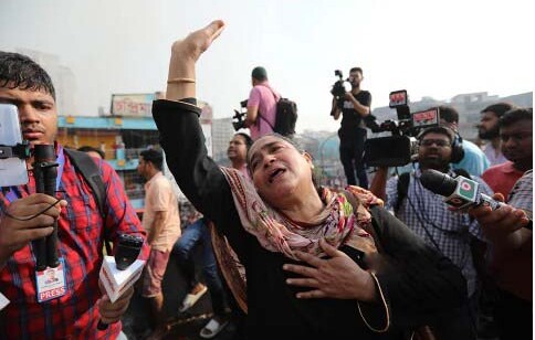ক্ষতিগ্রস্ত ব্যবসায়ীদের আর্তনাদে ভারী নিউ মার্কেট এলাকা