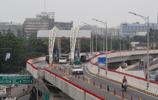 হানিফ ফ্লাইওভারে বাসের ধাক্কায় মোটরসাইকেল চালক নিহত