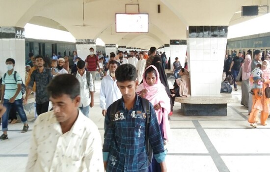 ৩ দিনে ঢাকা ছেড়েছেন সাড়ে ৫৩ লাখ সিমধারী