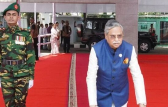 টুঙ্গিপাড়ায় জাতির পিতার সমাধিতে রাষ্ট্রপতির শ্রদ্ধা