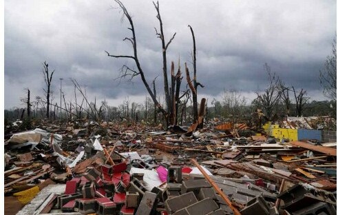 যুক্তরাষ্ট্রে শক্তিশালী টর্নেডোর আঘাত, ব্যাপক ক্ষয়ক্ষতি