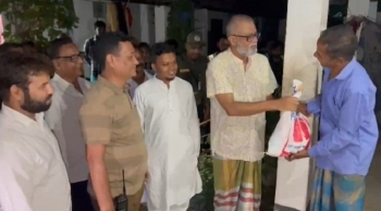 প্রধানমন্ত্রীর ঈদ উপহার নিয়ে আশ্রয়নের দ্বারে দ্বারে উপজেলা চেয়ারম্যান মেজর (অবঃ) মোহাম্মদ আলী