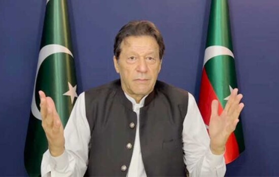 আমাকে ফের গ্রেফতারে বাসভবন ঘিরে রেখেছে পুলিশ : ইমরান খান