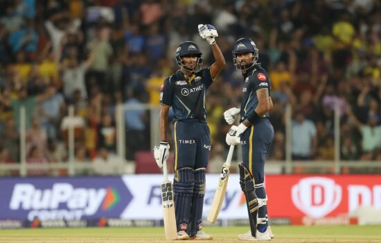 ফাইনালে চেন্নাইকে বড় লক্ষ্য দিল গুজরাট