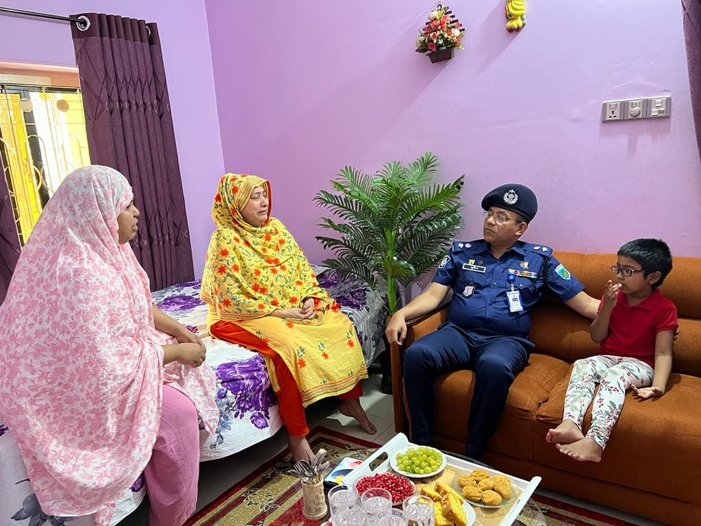শেরপুরের চাঞ্চল্যকর অভি হত্যার পরিবারের সঙ্গে সাক্ষাত করলেন এসপি সুদীপ কুমার