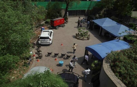 ইমরান খানের বাসভবনে অভিযানে যা পেল পুলিশ