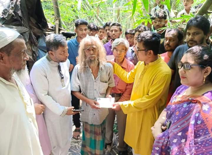 শিয়াল-শাপ-বিচ্ছু-মশা আমার ক্ষতি করেনাই- মানুষ যা করেছে  জঙ্গলের খুপড়িতেই ১৭ বছর