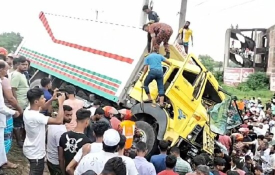 কুমিল্লায় সড়ক দুর্ঘটনায় নিহত ৩