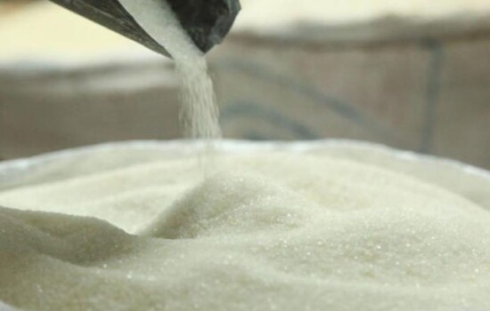 চিনির দাম ১৫০ টাকা করতে চান ব্যবসায়ীরা