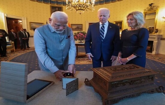 একে অপরকে যেসব উপহার দিলেন মোদি-বাইডেন