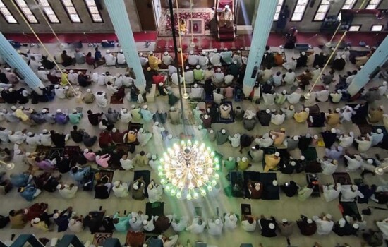 বায়তুল মোকাররমে ঈদের প্রথম জামাত অনুষ্ঠিত