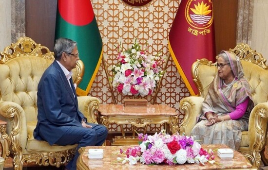 রাষ্ট্রপতির সঙ্গে প্রধানমন্ত্রীর সাক্ষাৎ