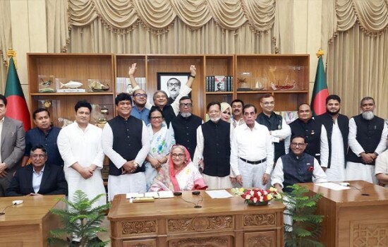 আ. লীগ বাদে অন্য কেউ ক্ষমতায় এলে দেশ ধ্বংস হয়ে যাবে: প্রধানমন্ত্রী