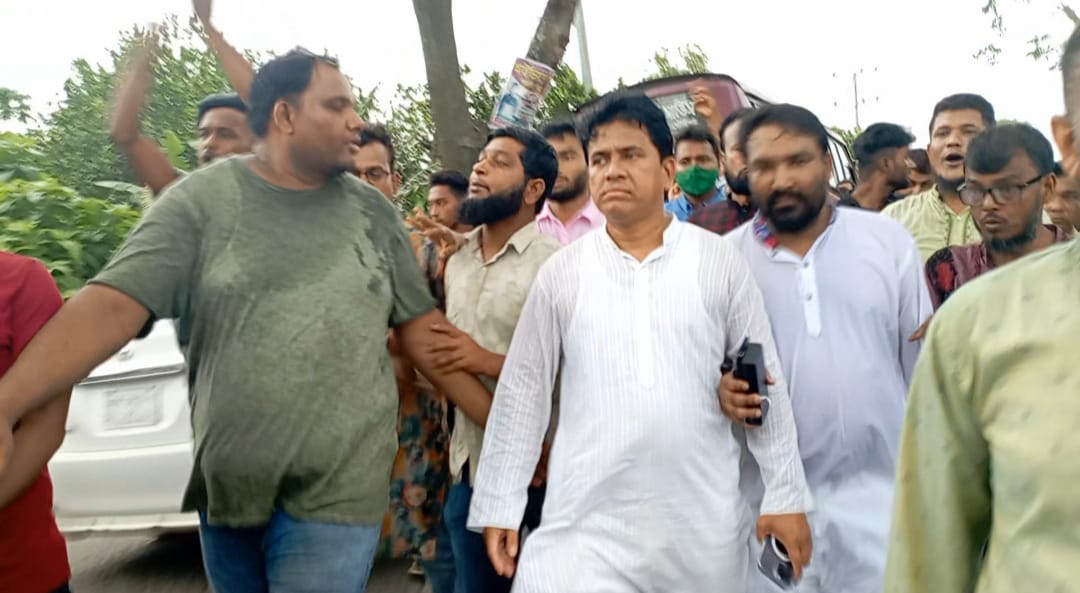 তিতাসে শান্তি সমাবেশ থেকে ২/৩ হাজার নেতা কর্মীদের নিয়ে বেরিয়ে গেলেন জেলা পরিষদের প্যানেল চেয়ারম্যান দেলোয়ার হোসেন পলাশ