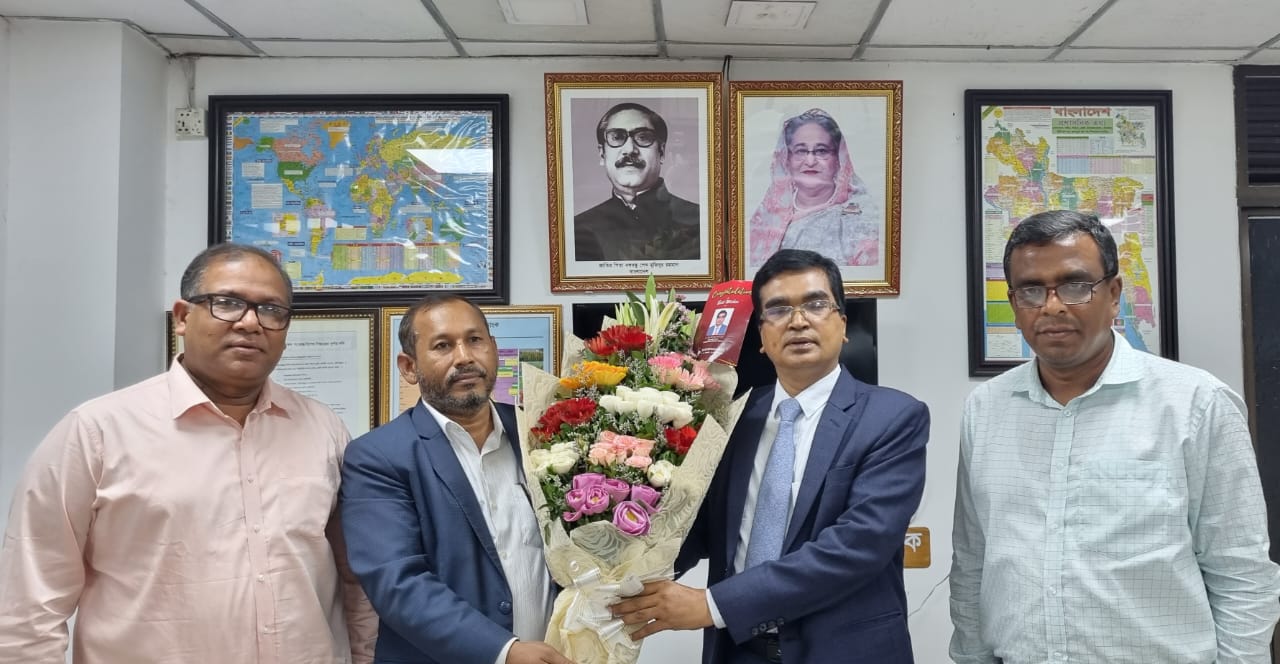 কৃষি ব্যাংক এর এমডিকে বসুন্ধরা গ্রুপের পক্ষ থেকে ফুলেল শুভেচ্ছা প্রদান