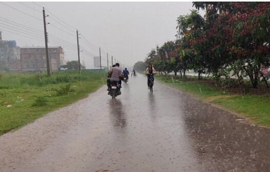 রাজধানীতে ঝুম বৃষ্টি