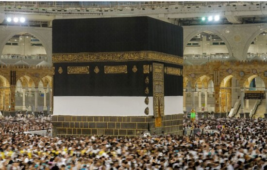 সৌদি বাদশার অতিথি হয়ে হজ করবেন ১৩০০ জন