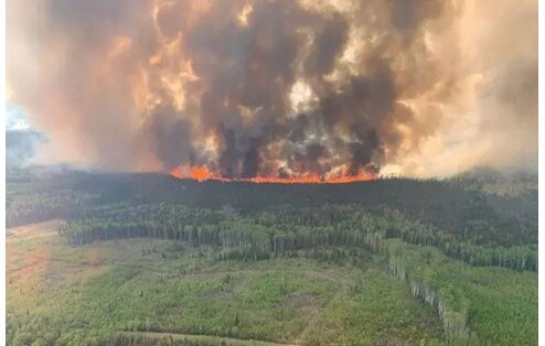 কানাডায় ভয়াবহ দাবানল; পুড়ে গেছে ৩৮ লাখ হেক্টর জমি