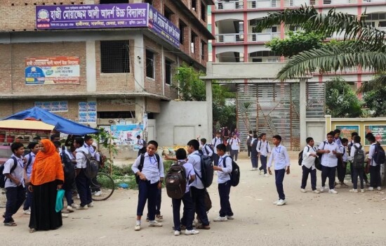 কাল সব মাধ্যমিক বিদ্যালয় ছুটি ঘোষণা