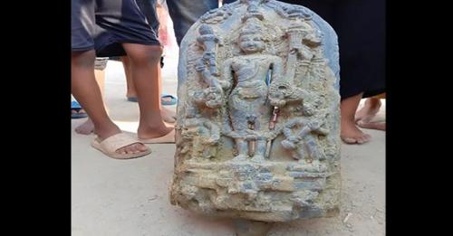 শেরপুরের মামুরশাহী গ্রামের মাটির স্তুপ থেকে কষ্টিপাথরের বিষ্ণুমূর্তি উদ্ধার